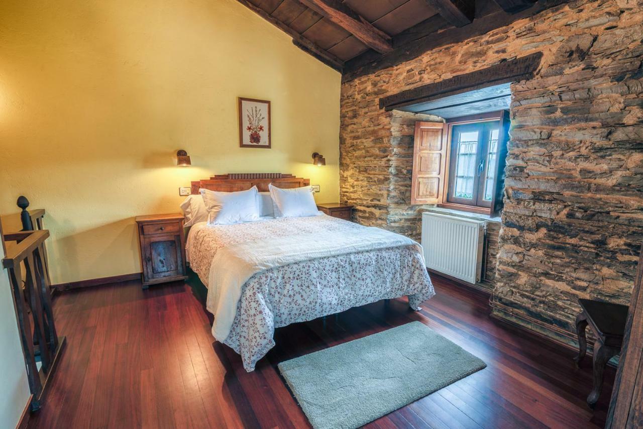 Apartamentos Rurales Casa Riveras Santa Eulalia de Oscos Esterno foto