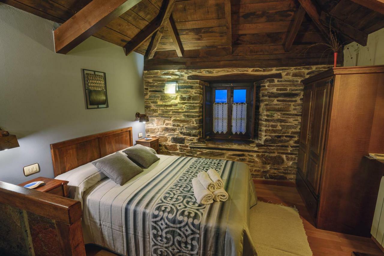 Apartamentos Rurales Casa Riveras Santa Eulalia de Oscos Esterno foto