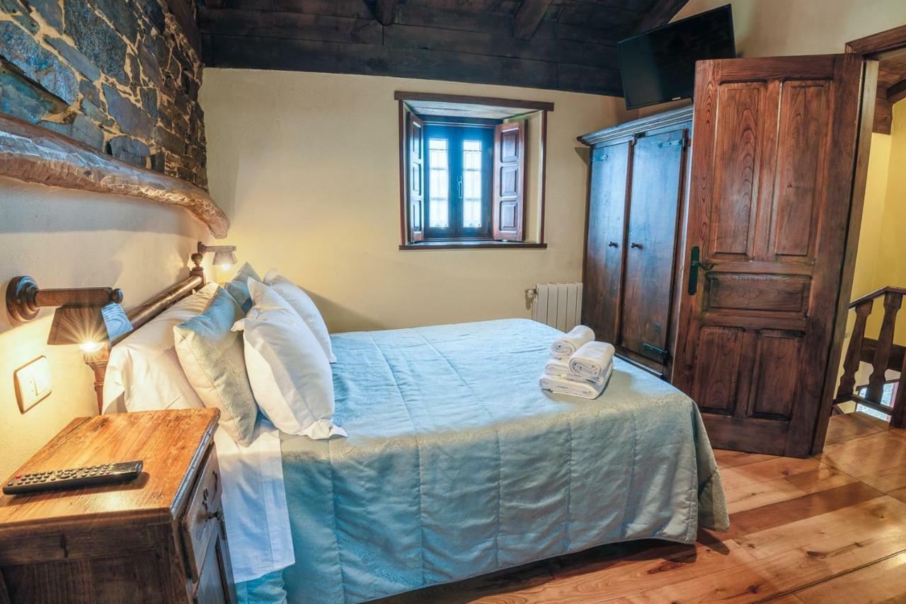 Apartamentos Rurales Casa Riveras Santa Eulalia de Oscos Esterno foto
